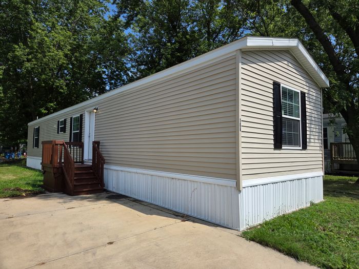 Vermillion MH and RV Park - Unit 106 - Exterior, Entryway