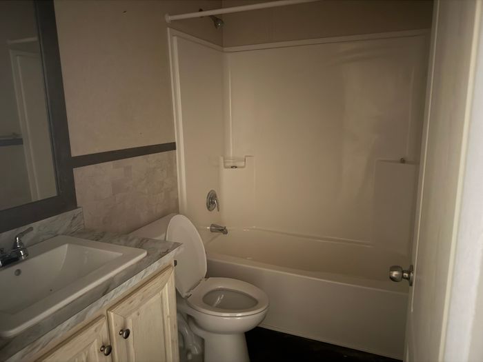 Kankakee Estates - Unit G11 - Bathroom