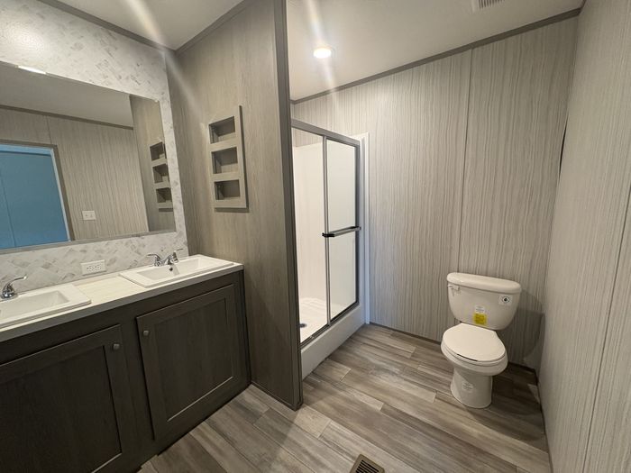 Pleasant Ridge MHP - Unit 120N - Bathroom