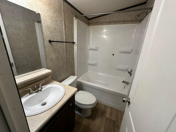 Bluegrass Meadows - Unit D20 - Bathroom