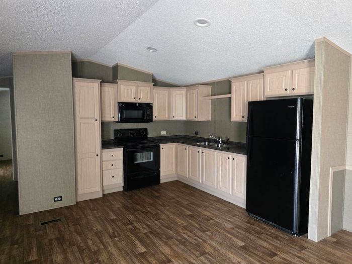 Shady Acres MH & RV Resort - Unit 324 - Kitchen
