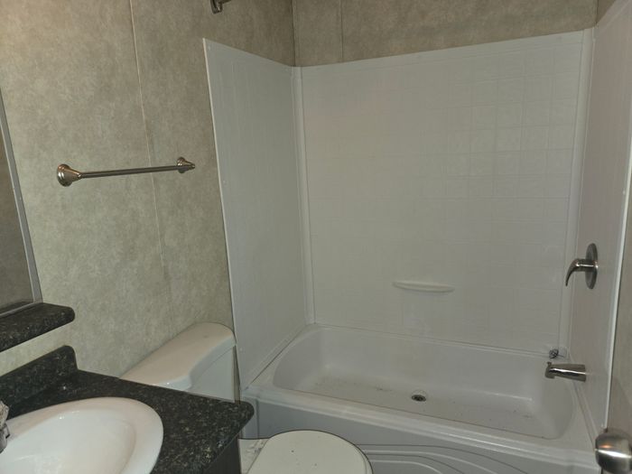 Bluegrass Meadows - Unit D10 - Bathroom