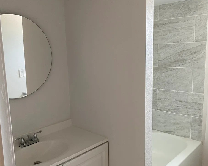 Villa Juanita MHC - Unit 7 - Bathroom