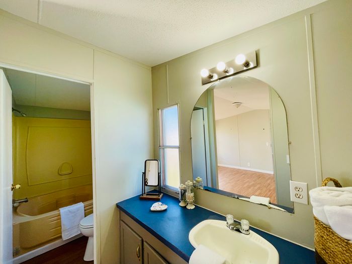 Lafayette Park MHP - Unit 106 - Bathroom