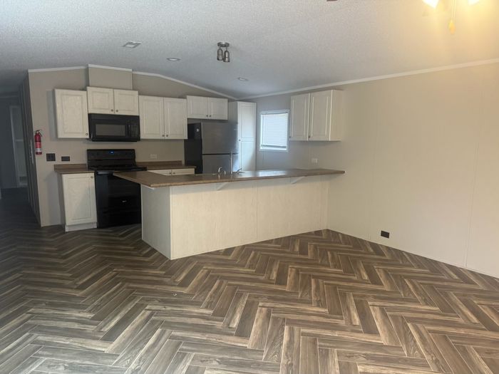 Rolling Hills MHP - Unit 20 - Kitchen