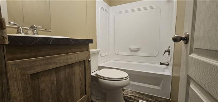 Sunnyvale Estates MHP - Unit 61 - Bathroom