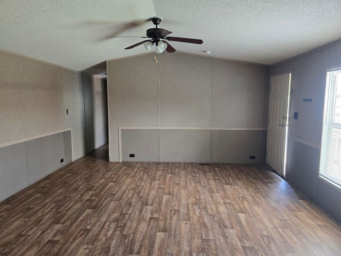Shady Acres MH & RV Resort - Unit 324 - Interior