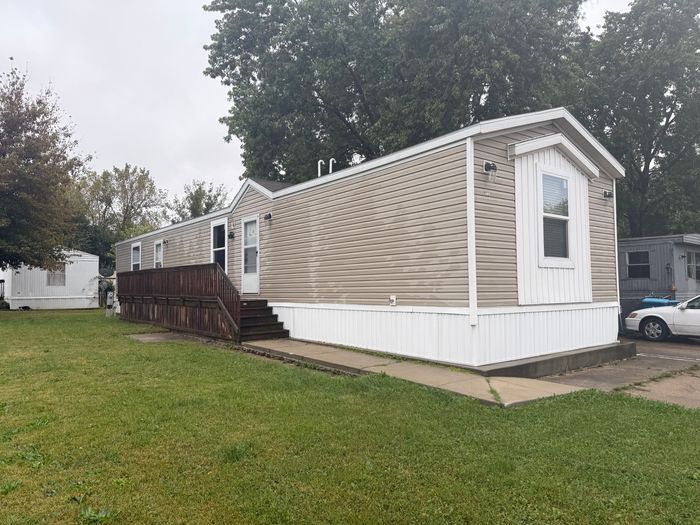 Kankakee Estates - Unit G11 - Exterior, Street View