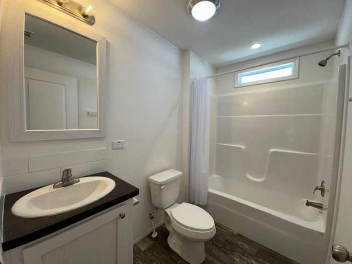 Lakewood Village MHC and RV Resort - Unit 149 - Bathroom