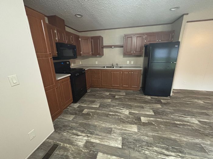 Birchwood MHP - Unit 145 - Kitchen