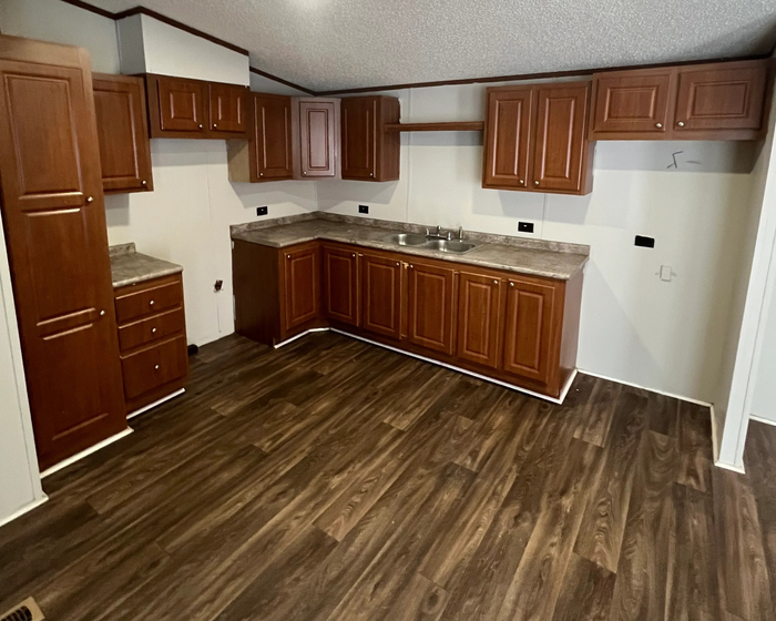 Woodward Estates MHP - Unit 175 - Kitchen