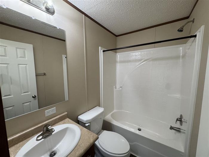 Fort Wayne MHC - Unit 921 - Bathroom