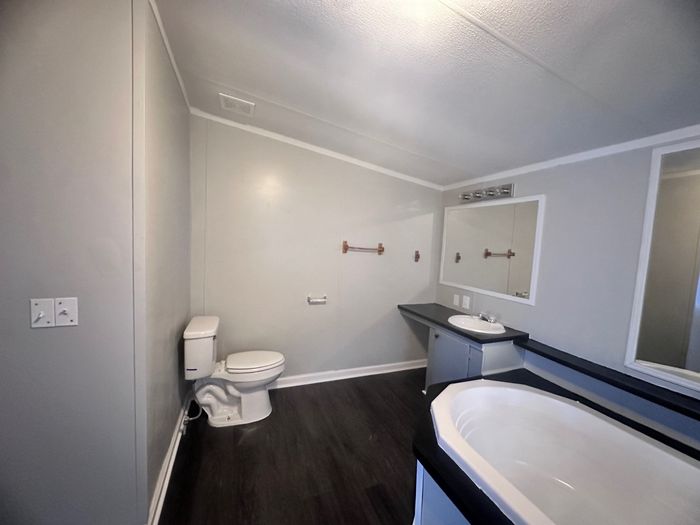 Taylors Creek - Unit 195 - Bathroom