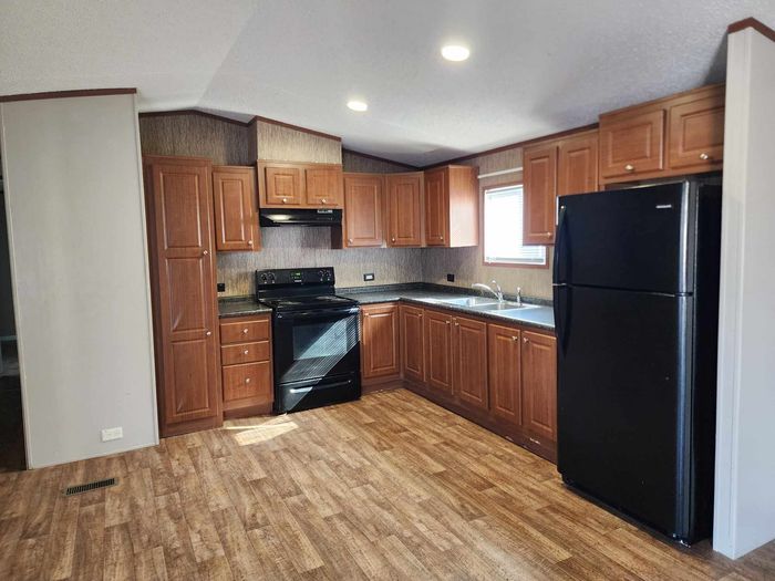 Shady Acres MH & RV Resort - Unit 314 - Kitchen