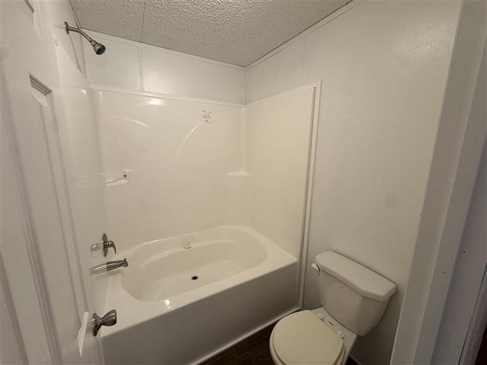 Fort Wayne MHC - Unit 620 - Bathroom