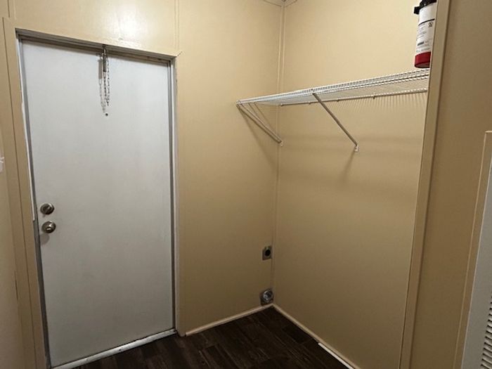 Suburban Woods - Unit 527 - Entryway