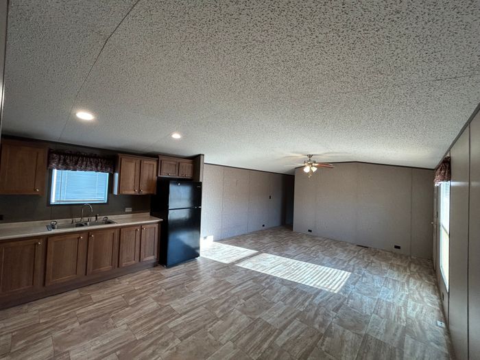 Oakridge MHP OK - Unit 16 - Kitchen