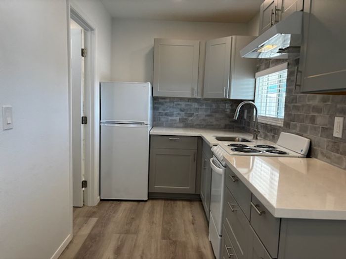 Rosehaven Estates & RV Resort - Unit 435 - Kitchen