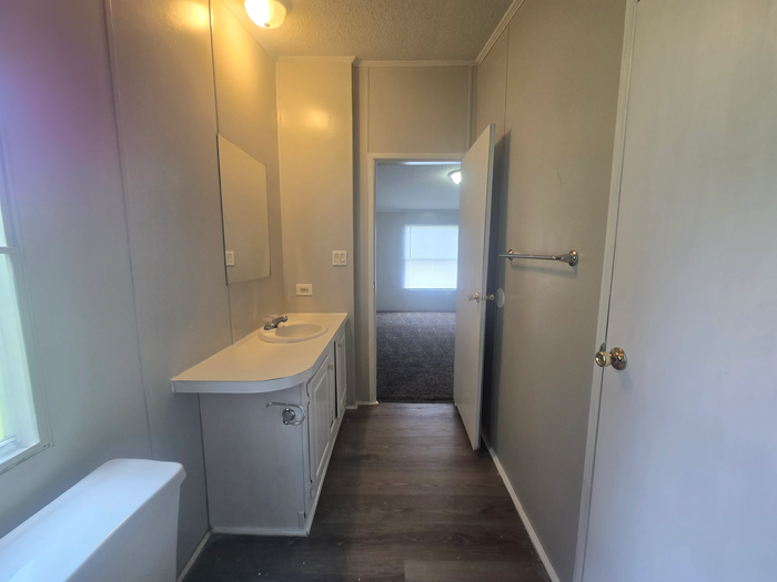 Lafayette Park MHP - Unit 139 - Bathroom