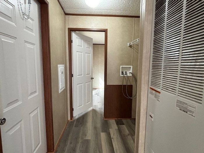 Fort Wayne MHC - Unit 811 - Entryway