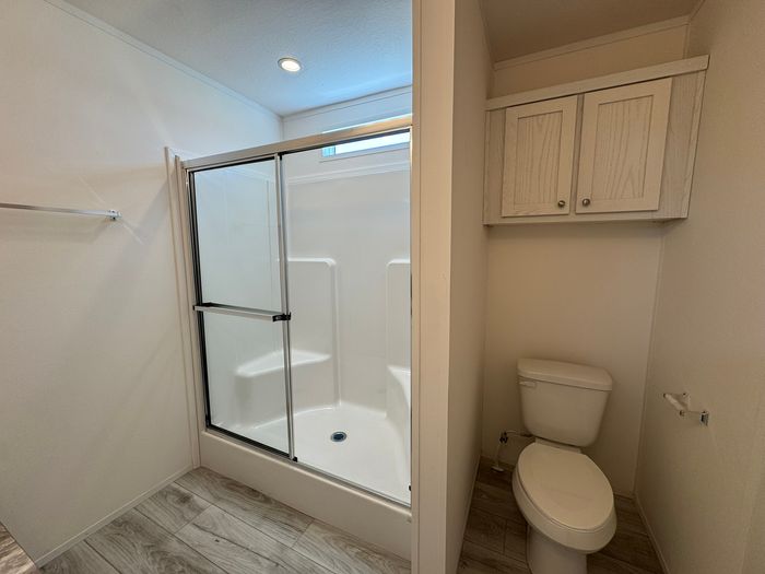 Lakewood Village MHC and RV Resort - Unit 98 - Bathroom