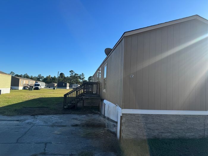 Pineview MHC - Unit 105 - Exterior