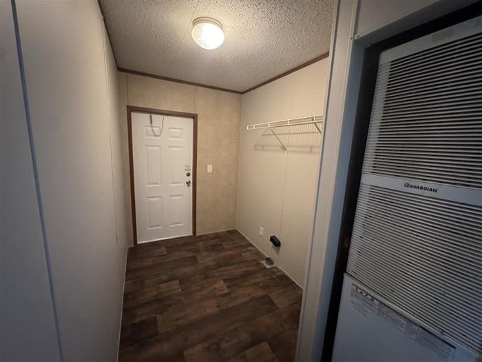 Fort Wayne MHC - Unit 917 - Entryway