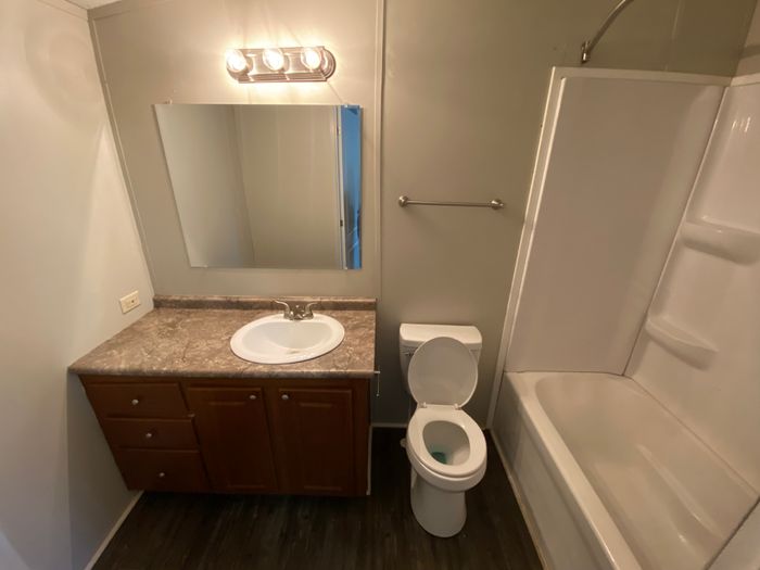 Woodward Estates MHP - Unit 95 - Bathroom
