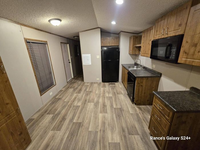 Rolling Hills MHP - Unit 71 - Kitchen