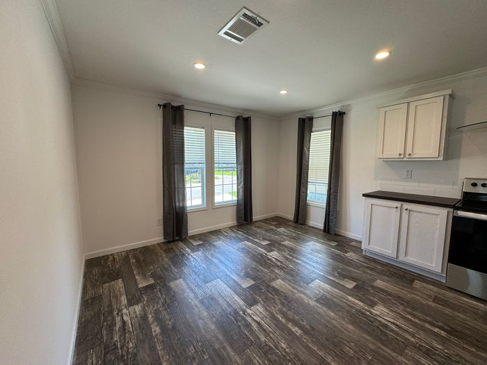 Lakewood Village MHC and RV Resort - Unit 149 - Interior