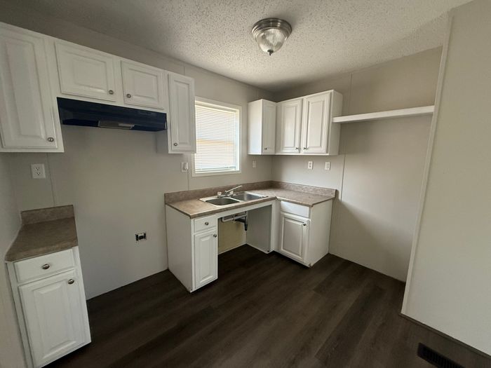 Plum Creek - Unit 1DW - Kitchen
