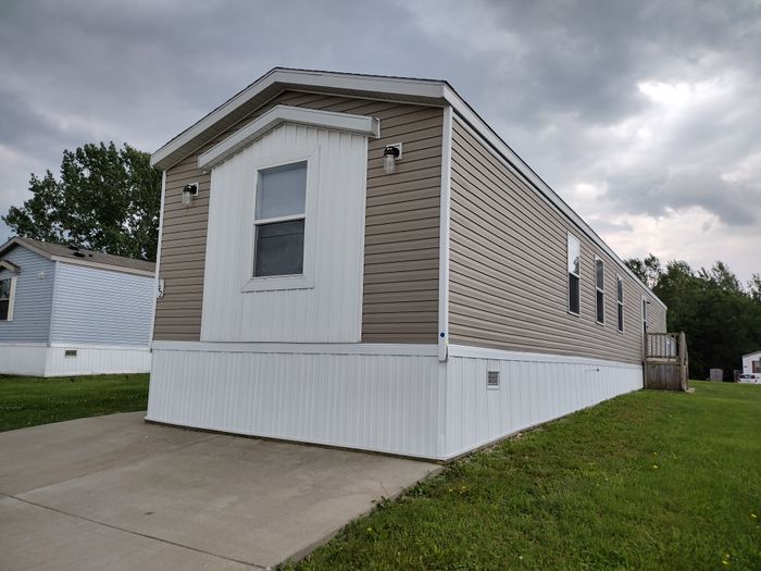 Birchwood MHP - Unit 142 - Exterior