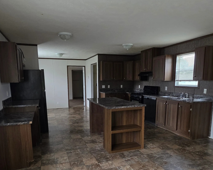Birchwood MHP - Unit 119 - Kitchen