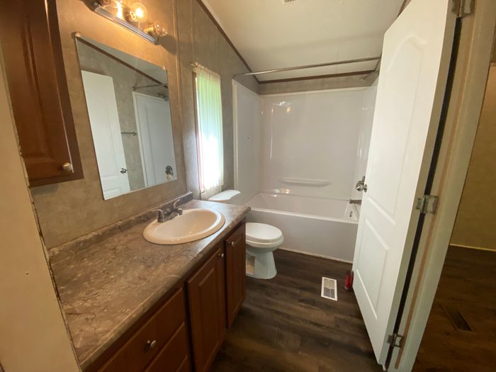 Woodward Estates MHP - Unit 60 - Bathroom
