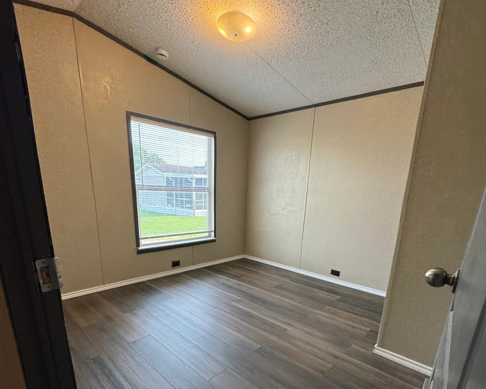 Gateway RV - Unit 131 - Bedroom