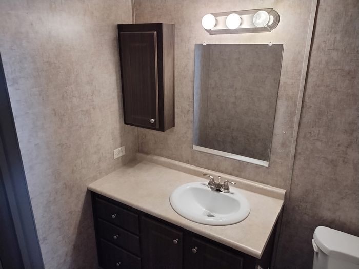 Gateway RV - Unit 452 - Bathroom