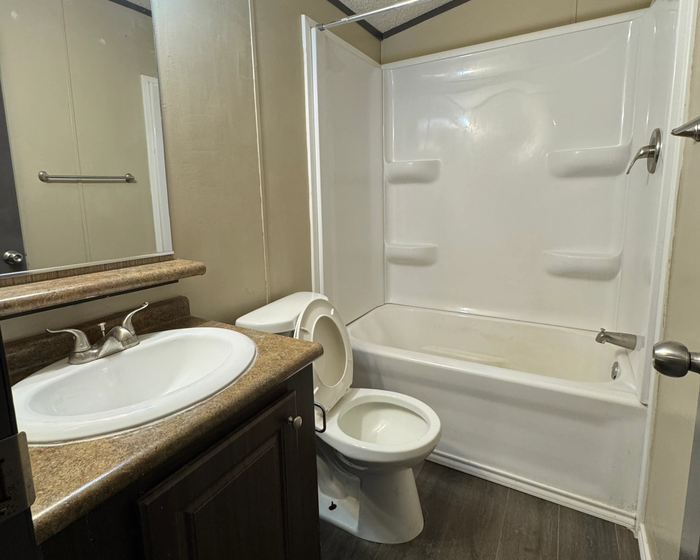 Gateway RV - Unit 131 - Bathroom