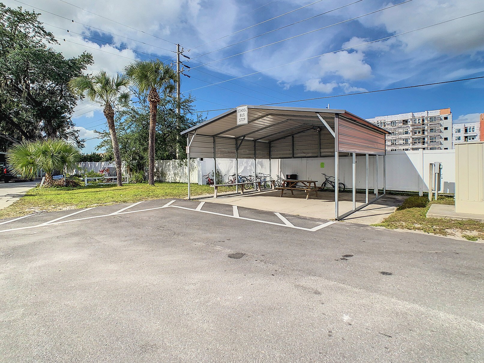 Floridian Sandalwood - exterior