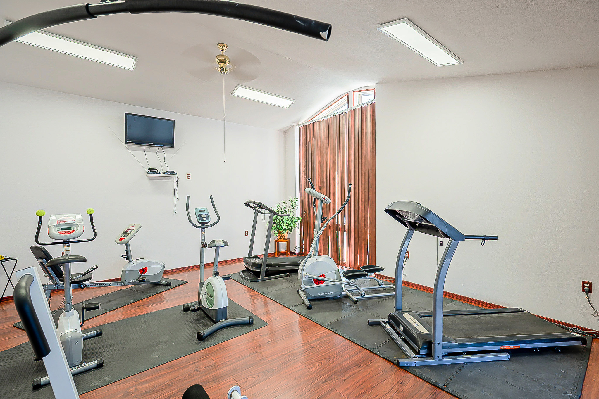 Pacific Manor - exterior