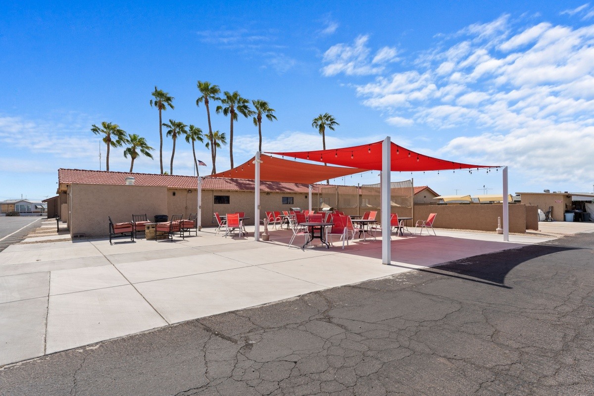 Val Vista - exterior