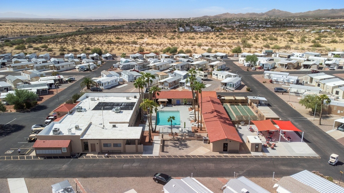 Val Vista - exterior