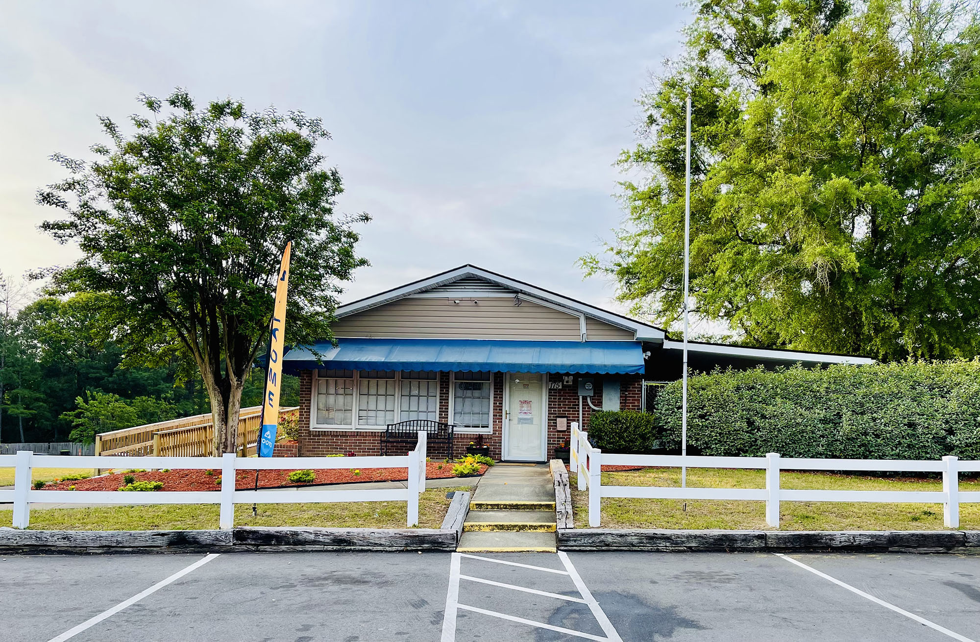 Taylors Creek - exterior