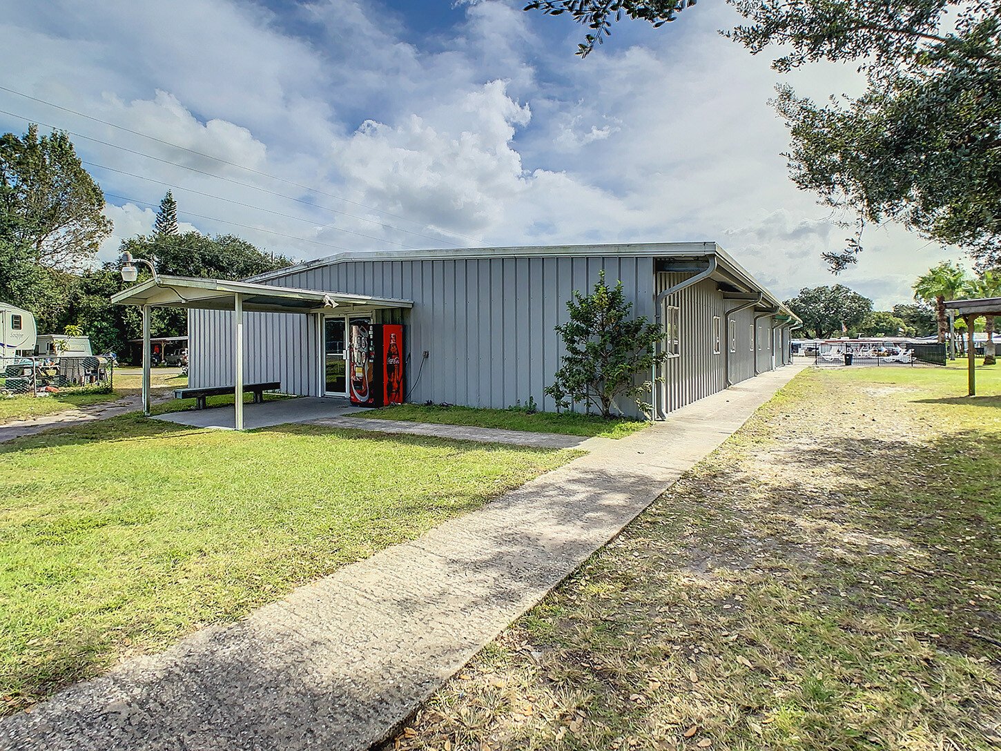 Floridian Sandalwood - exterior