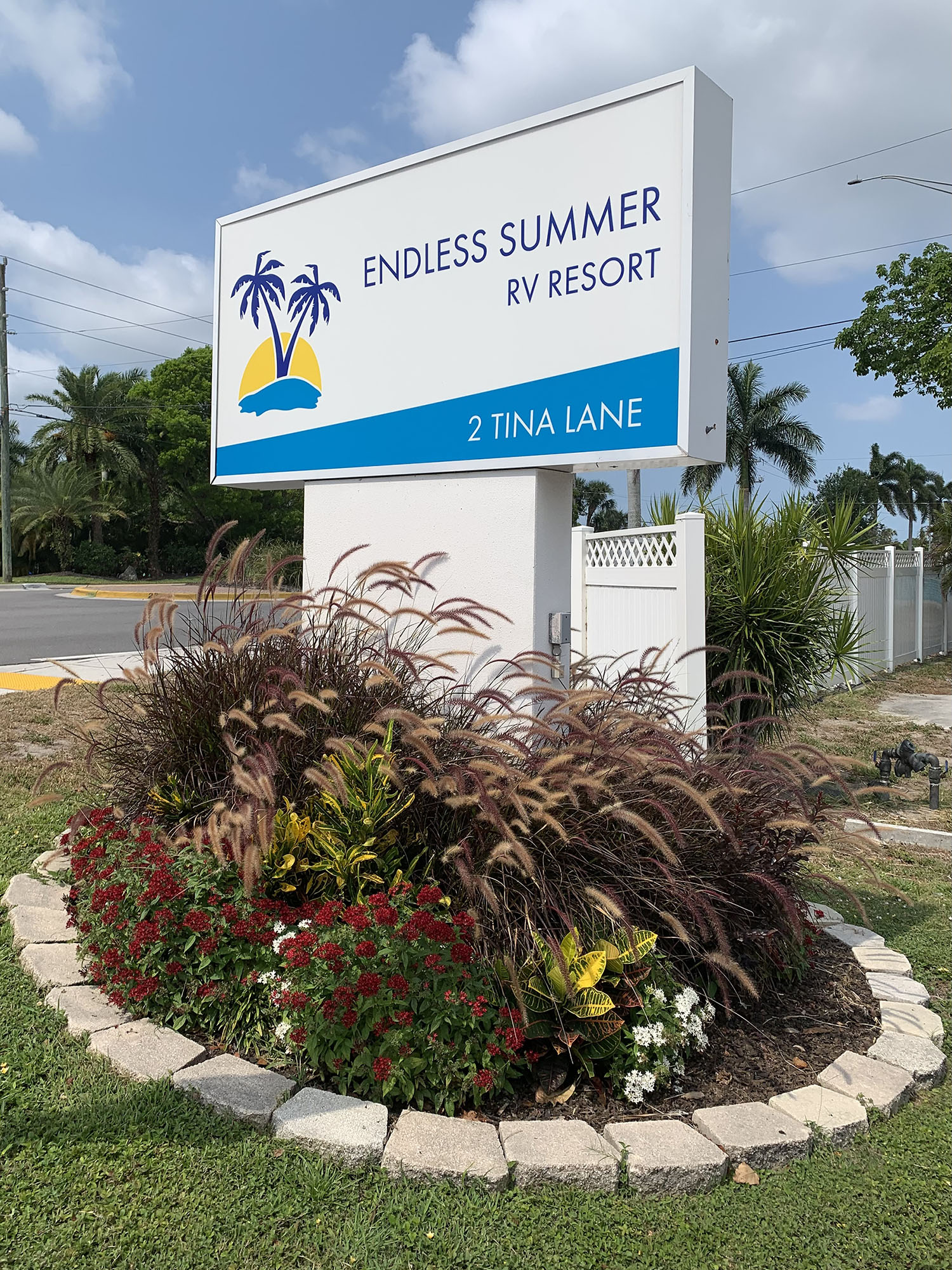 Endless Summer - exterior