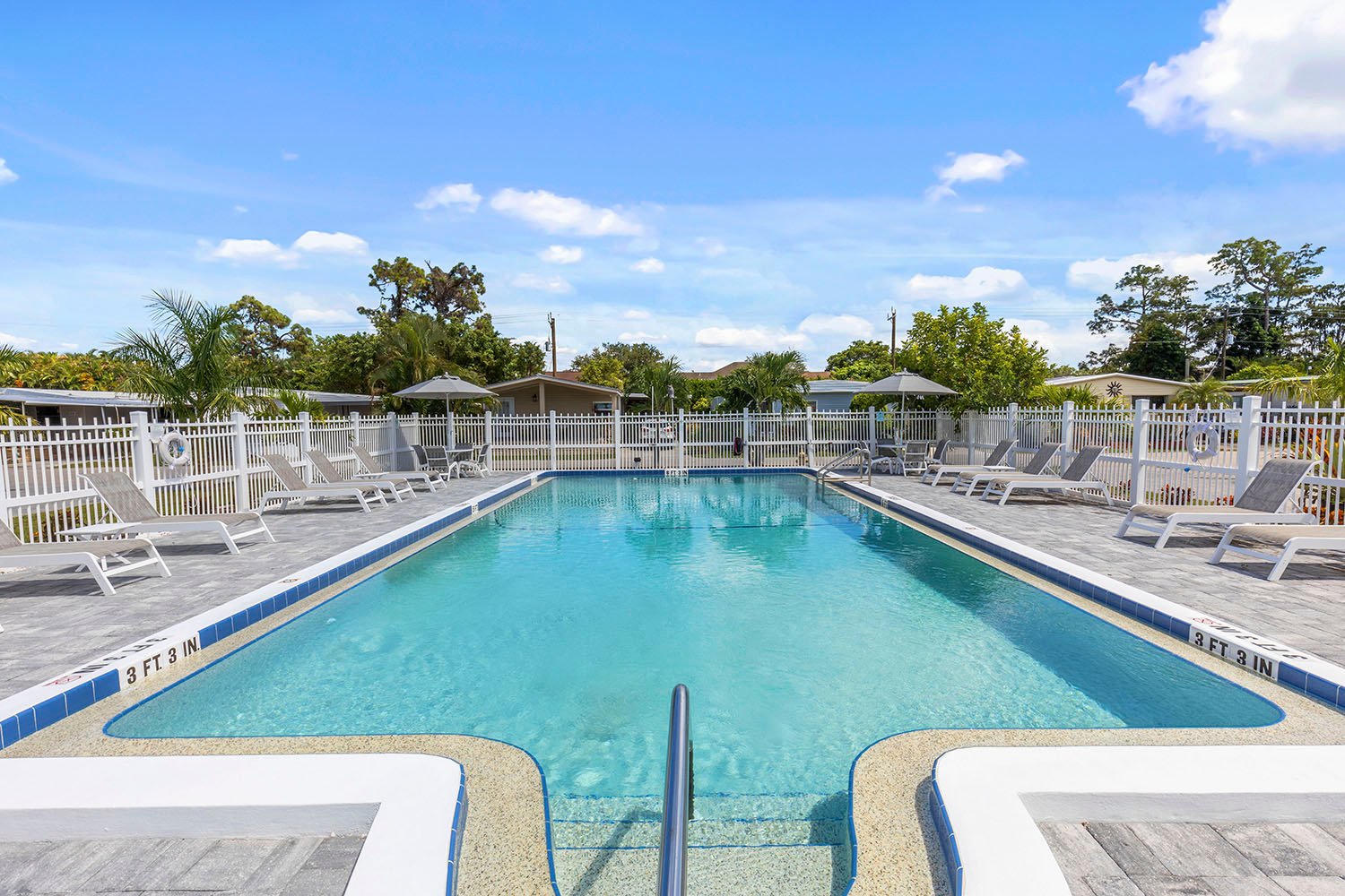 Endless Summer - exterior