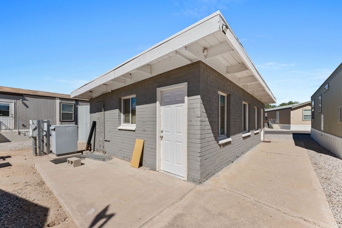 Desert Breeze - exterior