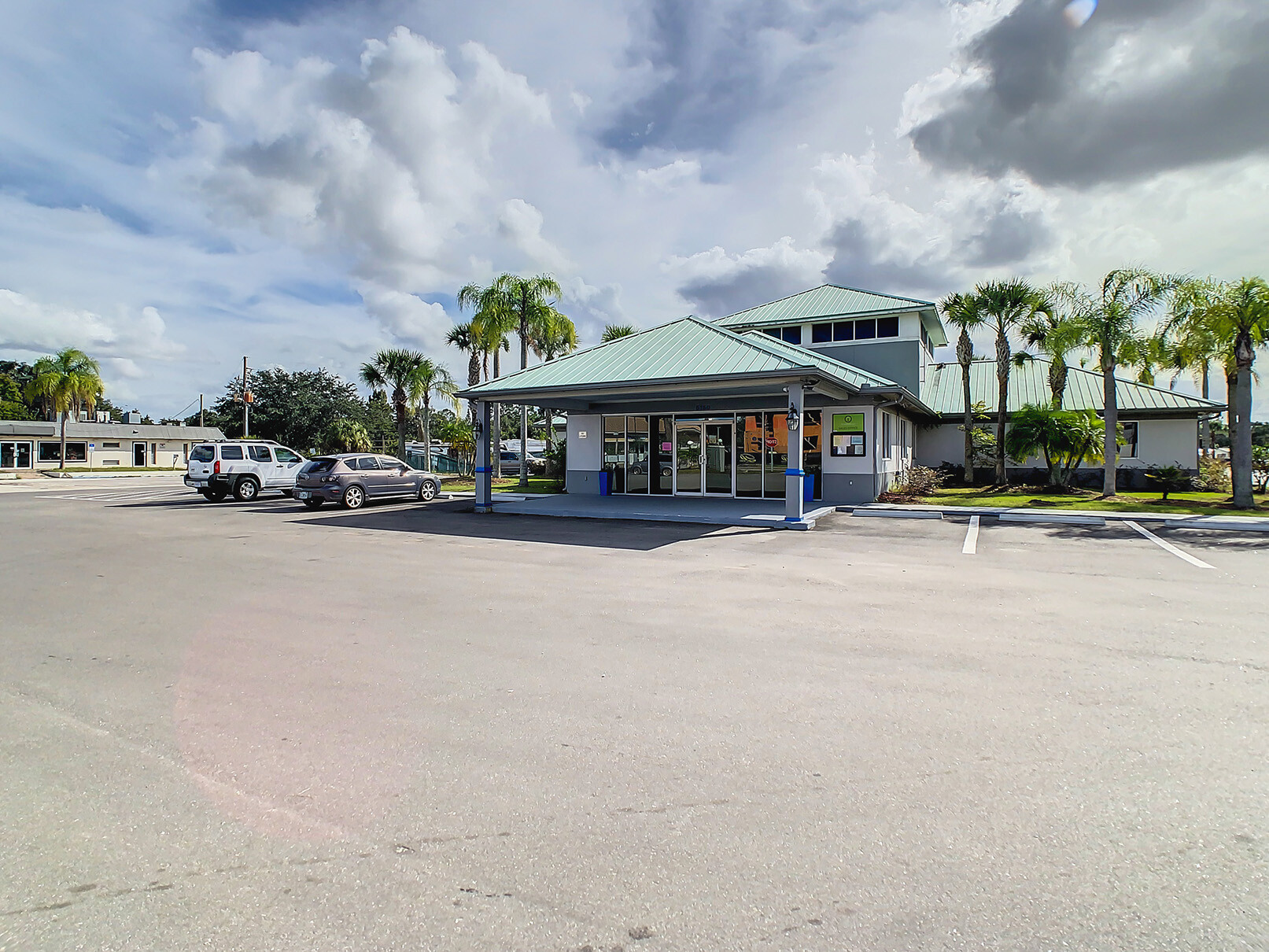 Floridian Sandalwood - exterior