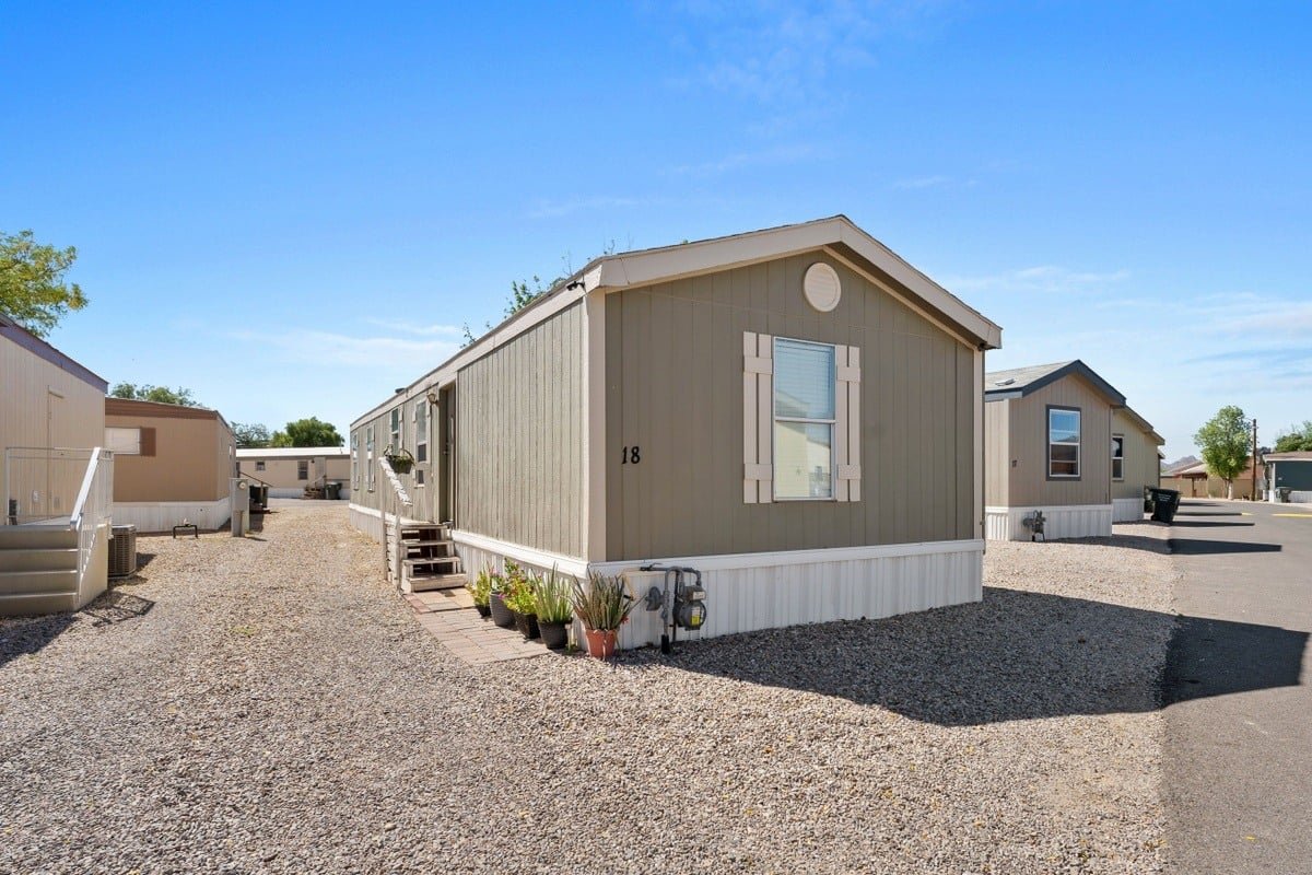 Desert Breeze - exterior