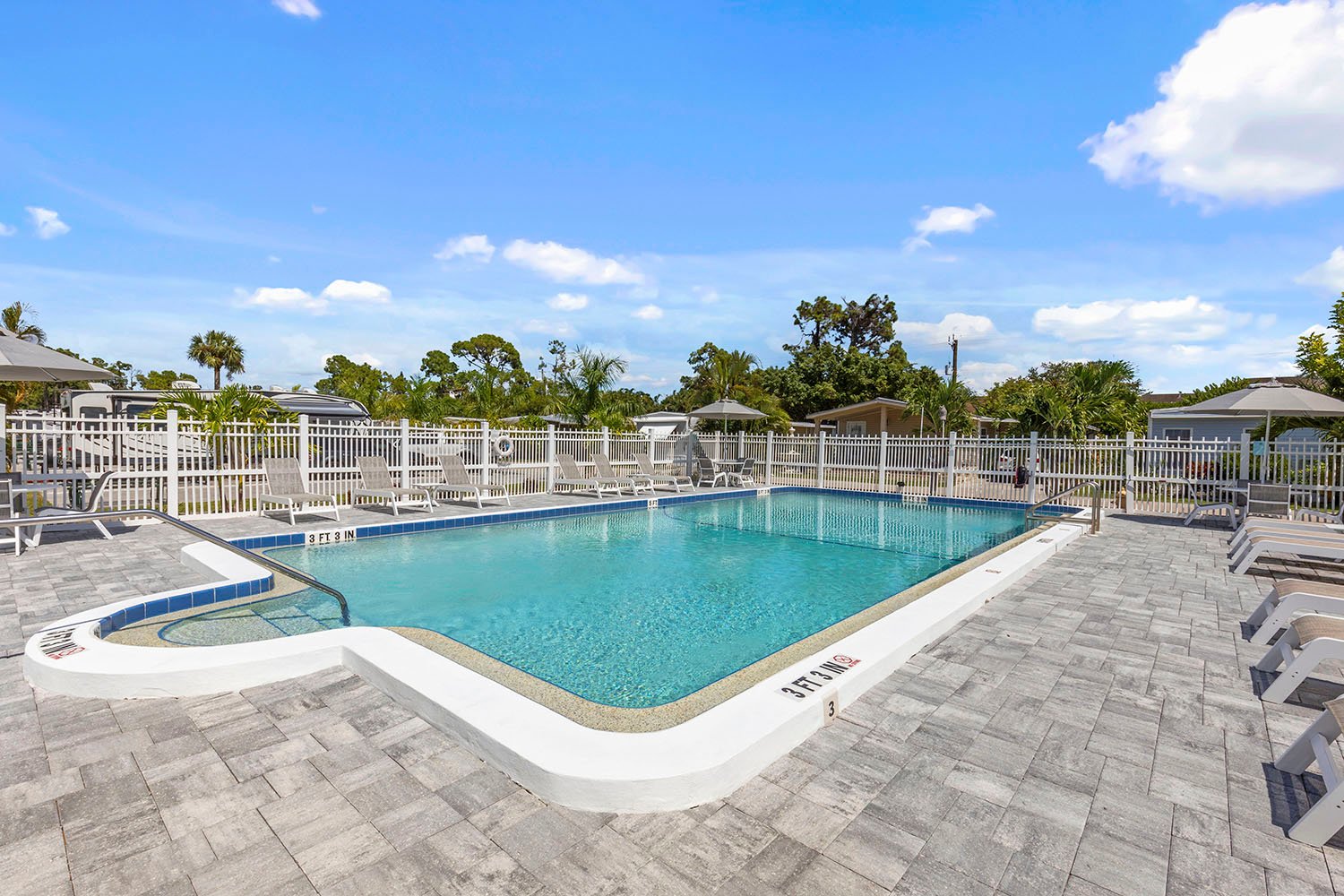 Endless Summer - exterior