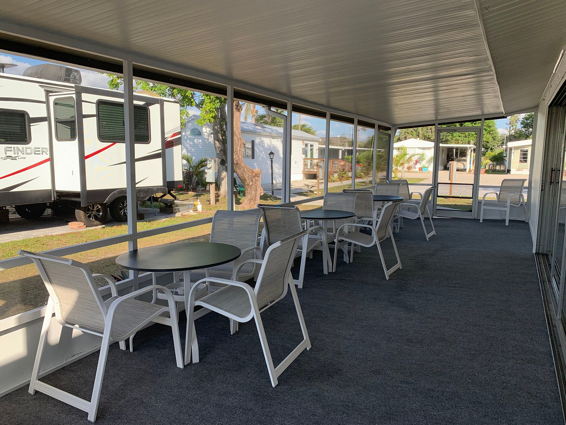 Endless Summer - exterior